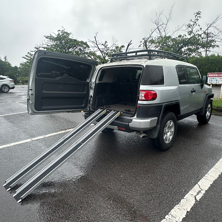 スロープを装備したFJクルーザー